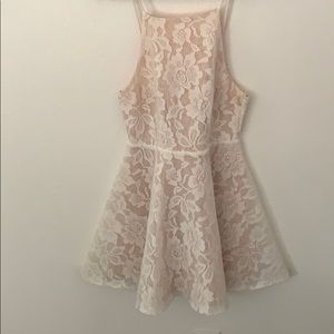 Sweetheart lace dress 💓